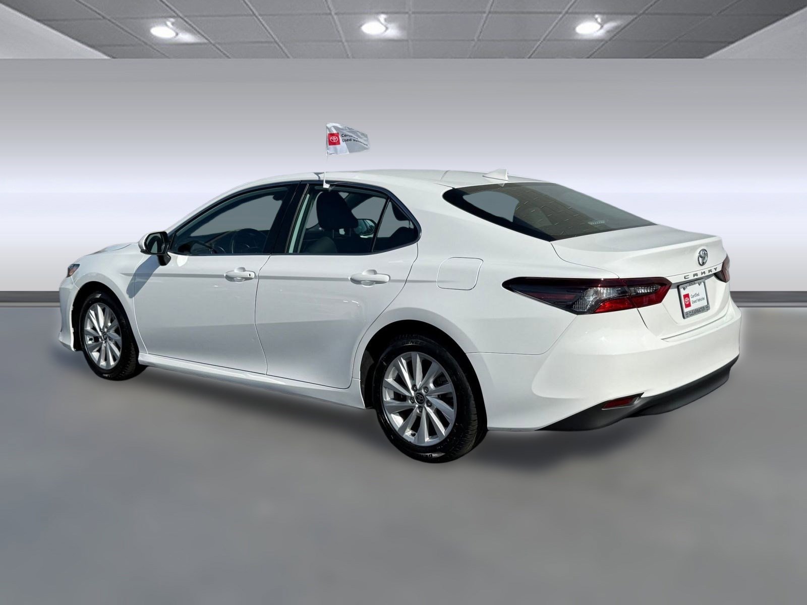 2023 Toyota Camry LE photo 3