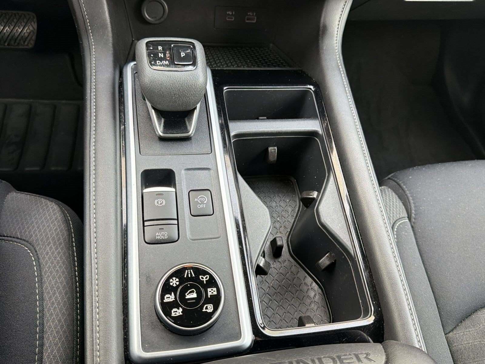 2025 Nissan Pathfinder SV - Photo 19