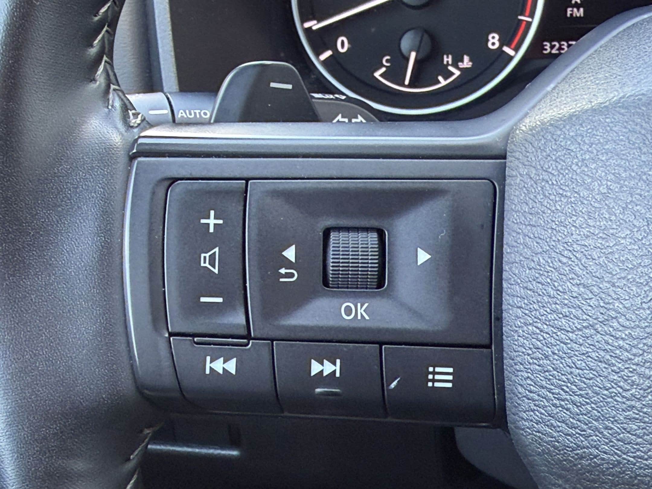 2025 Nissan Rogue SV - Photo 18