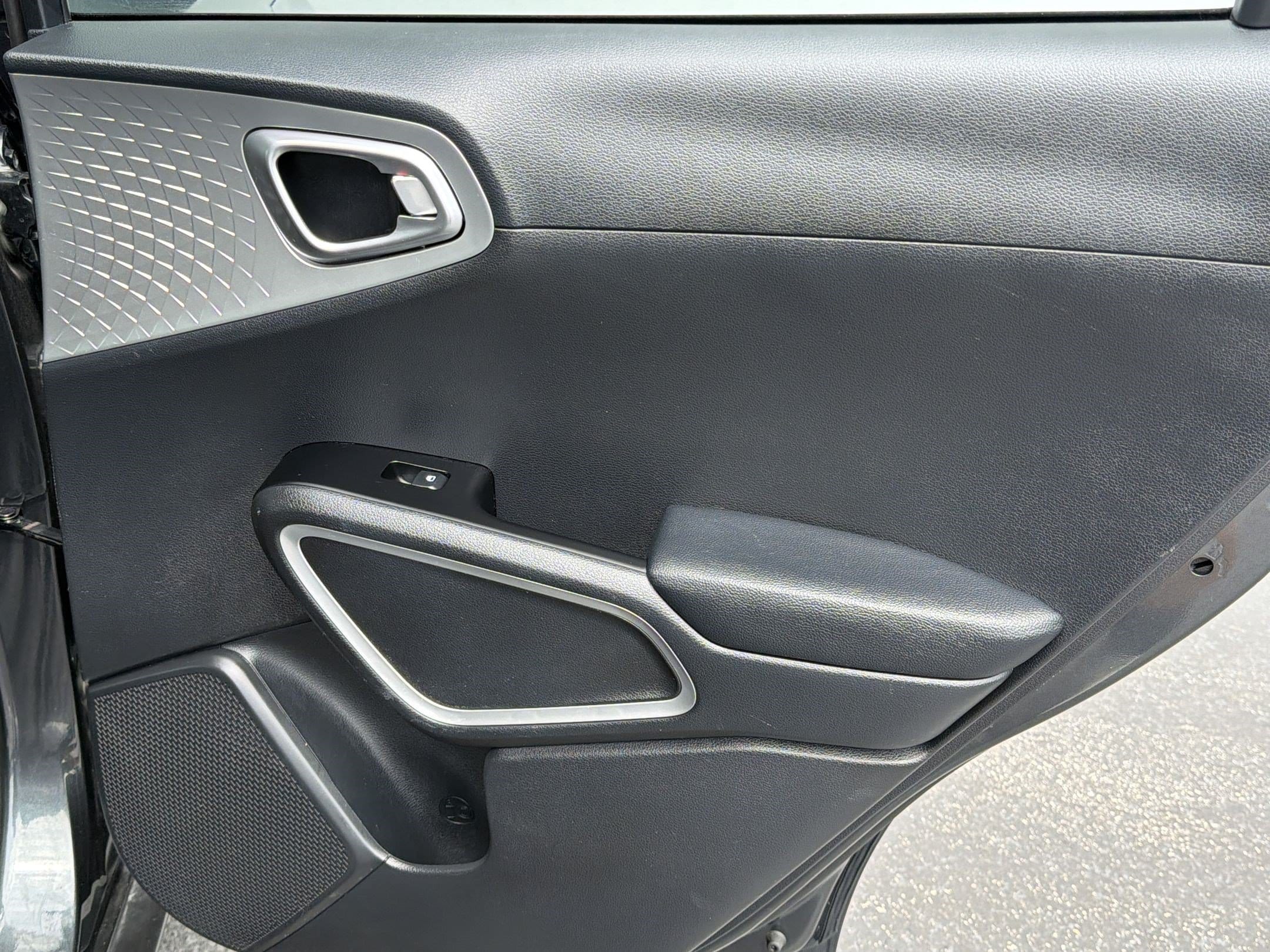 2025 Kia Soul LX - Photo 32