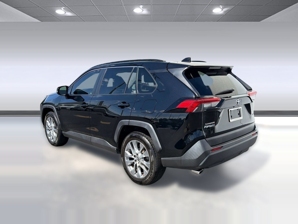 Used 2019 Toyota RAV4 XLE Premium (XLE Premium FWD (Natl)) SUV