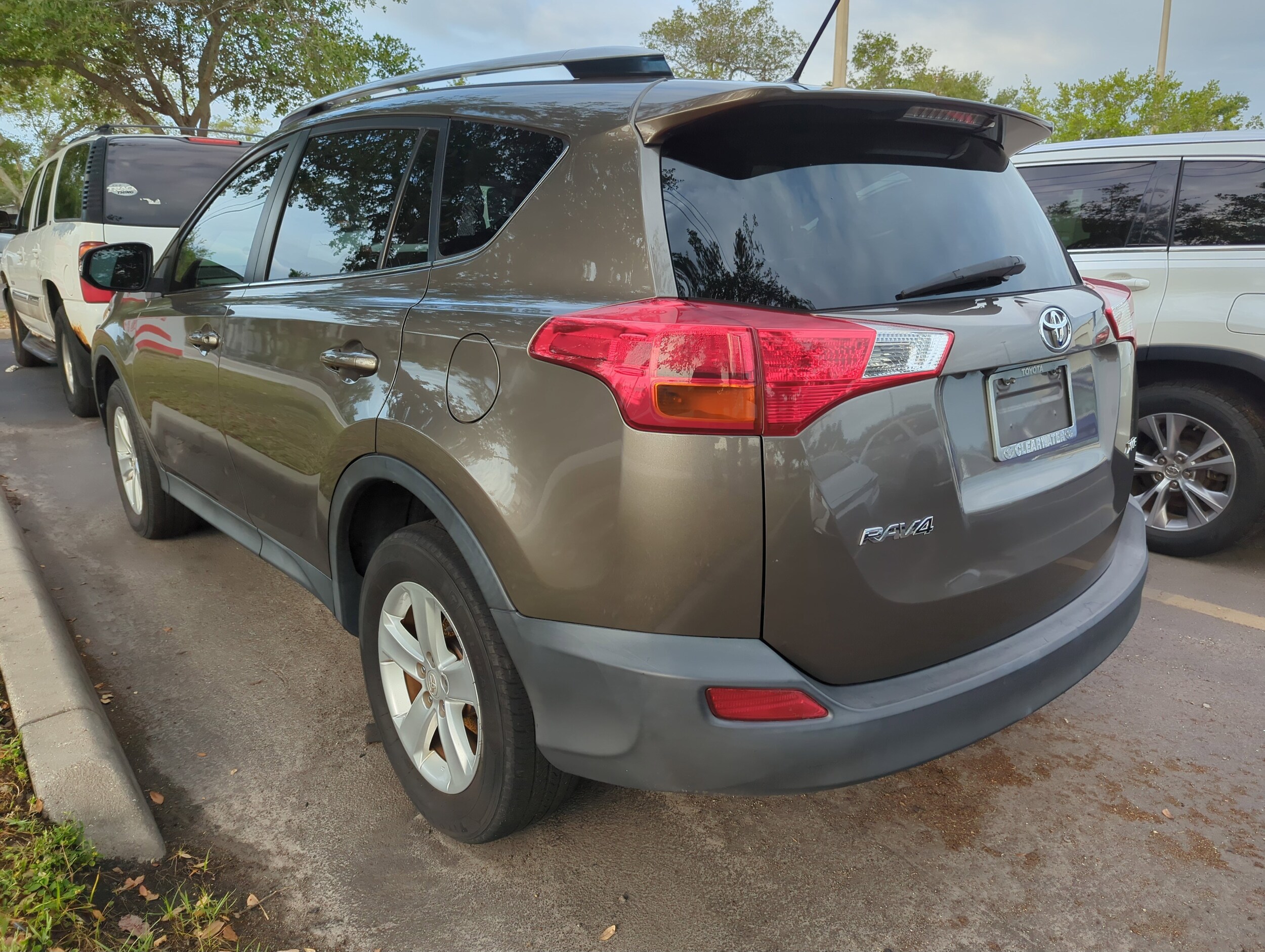 2014 Toyota RAV4 XLE photo 4