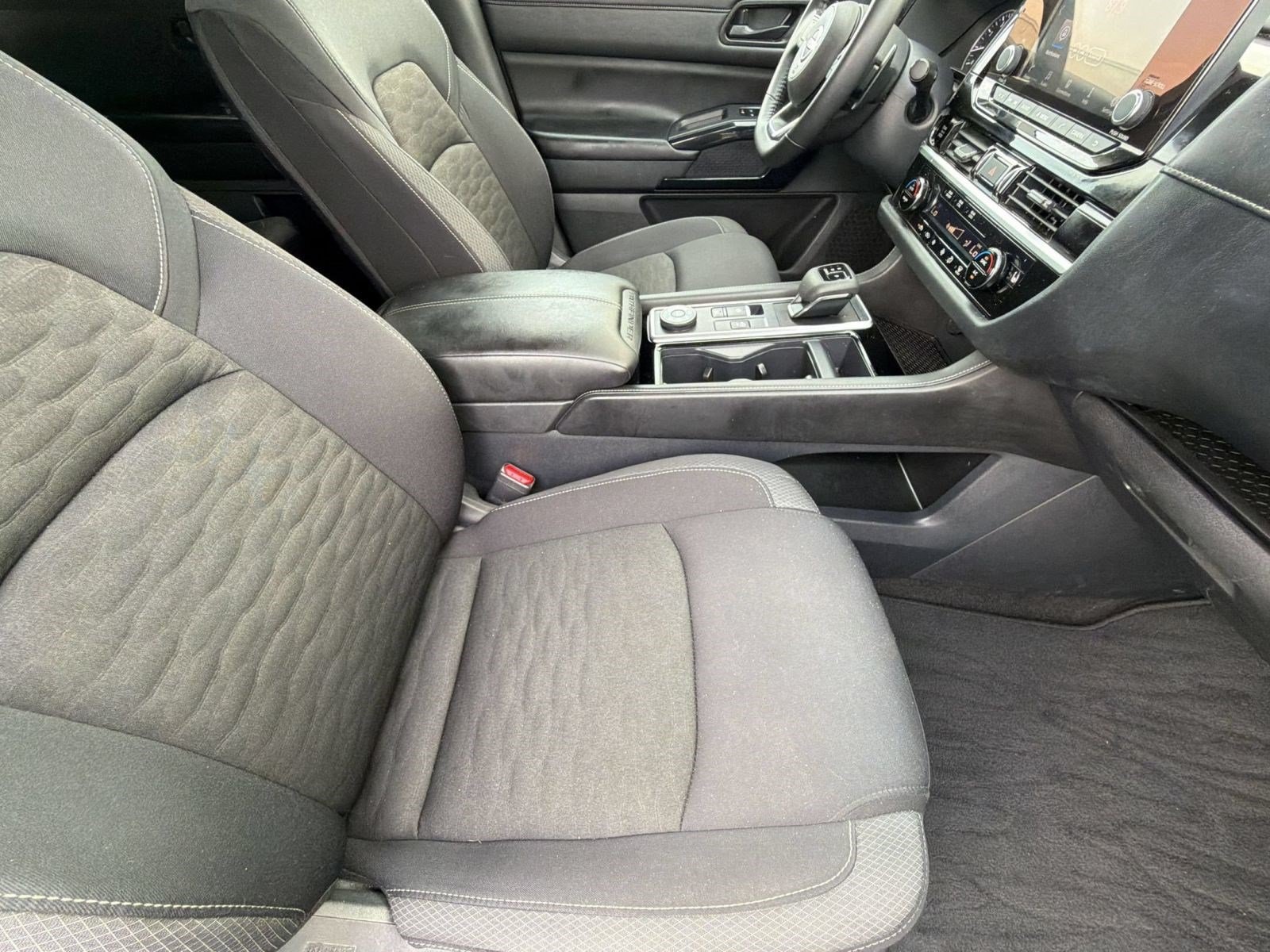 2025 Nissan Pathfinder SV - Photo 27