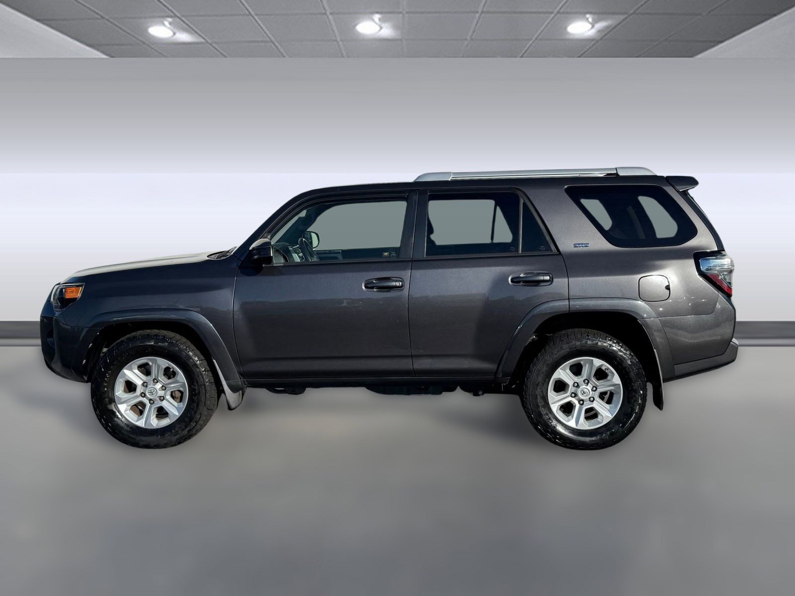 2018 Toyota 4Runner SR5 photo 2