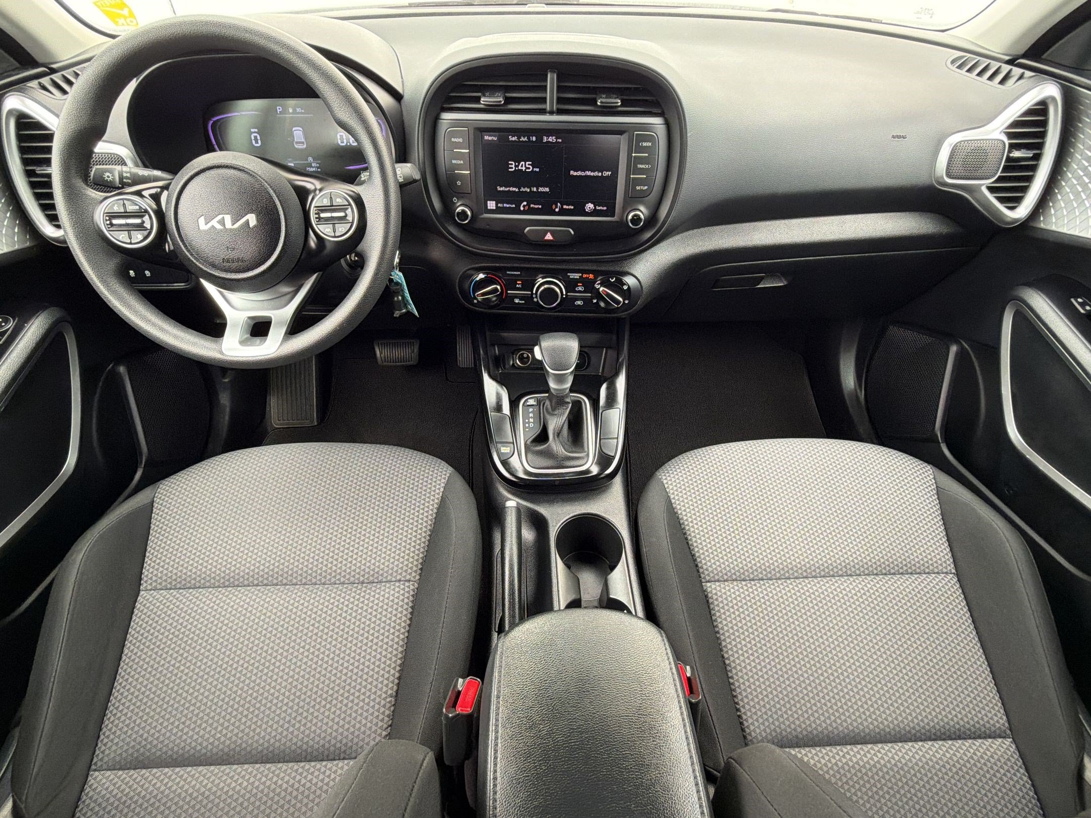 2025 Kia Soul LX - Photo 16