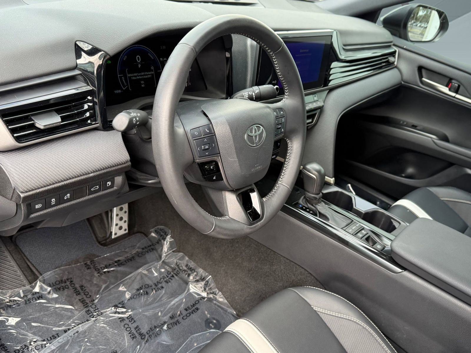 2025 Toyota Camry SE photo 4