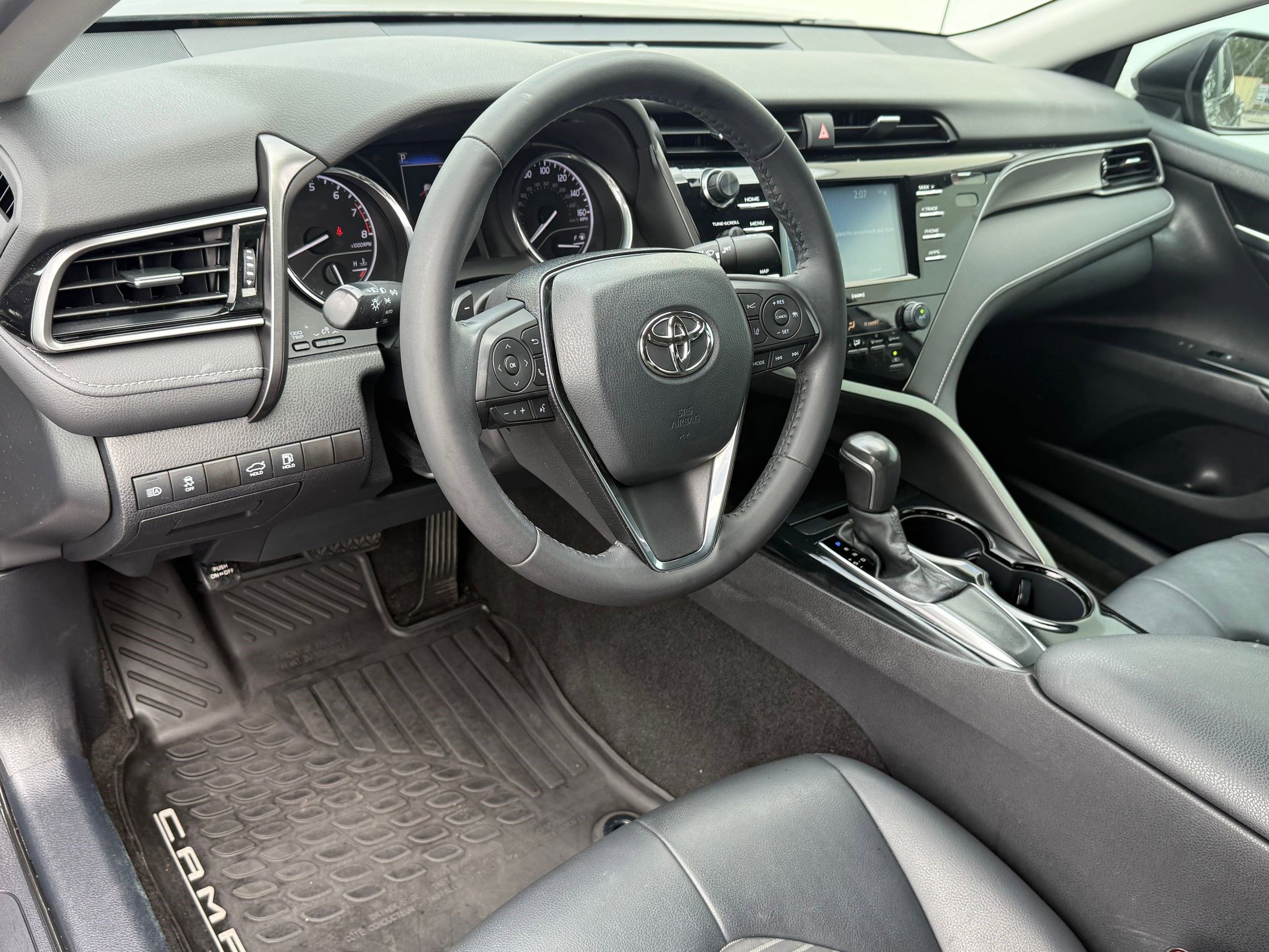 2020 Toyota Camry SE photo 4