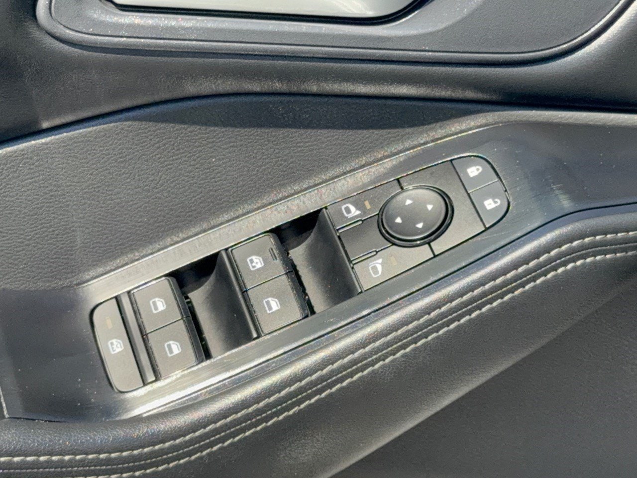 2025 Nissan Rogue SV - Photo 14