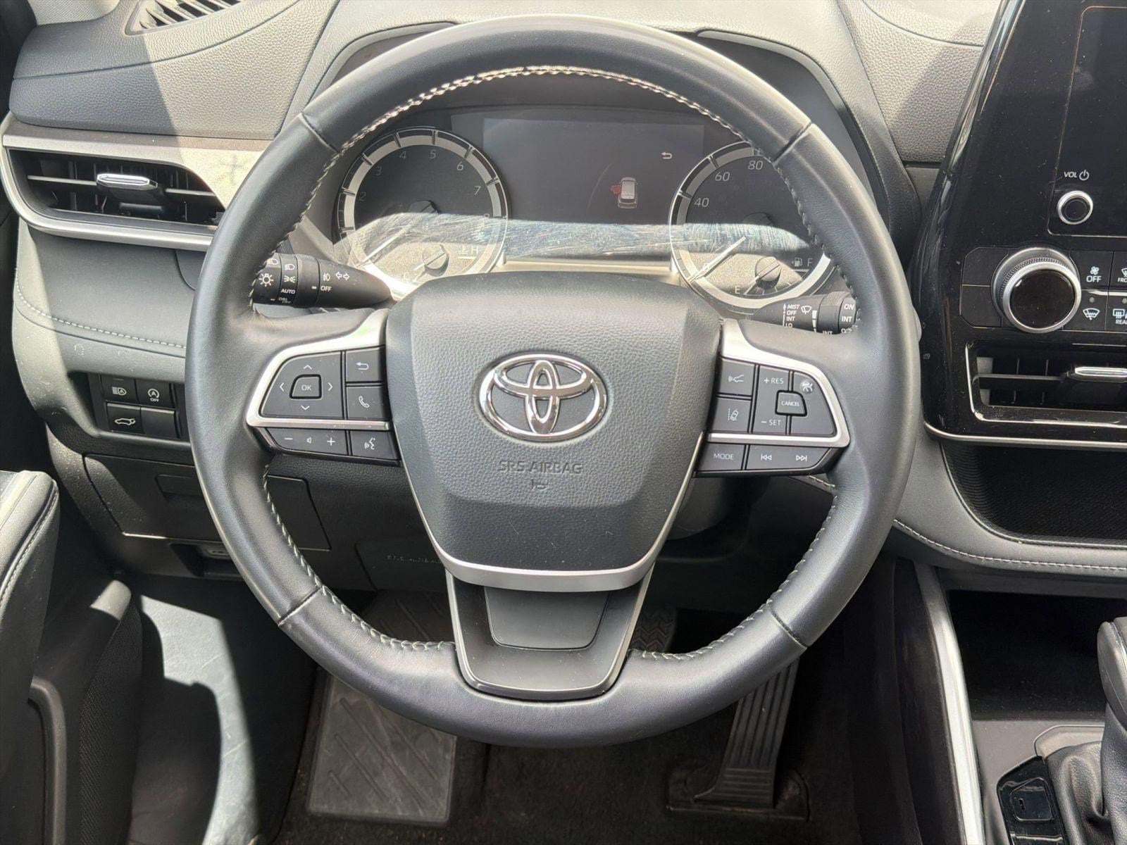 2025 Toyota Highlander LE - Photo 16