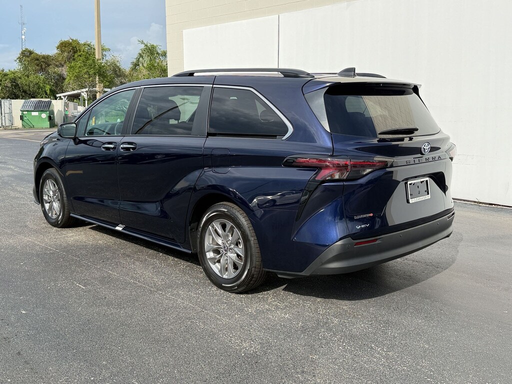 Used 2025 Toyota Sienna Sienna XLE (XLE FWD 8-Passenger (Natl)) Van Passenger Van