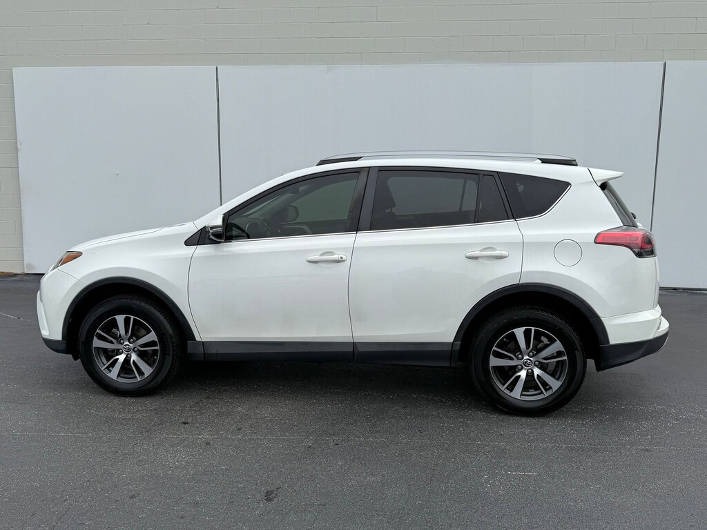 Used 2018 Toyota RAV4 XLE (XLE FWD (Natl)) SUV