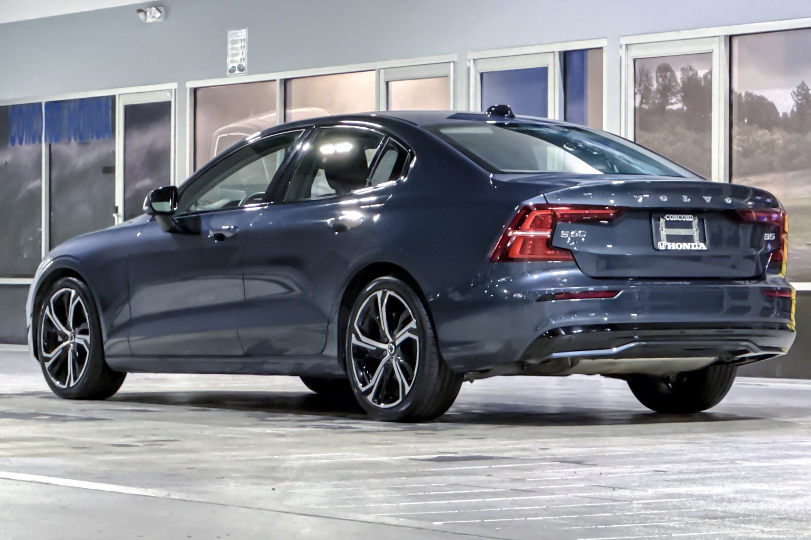 2024 Volvo S60 B5 Core photo 3