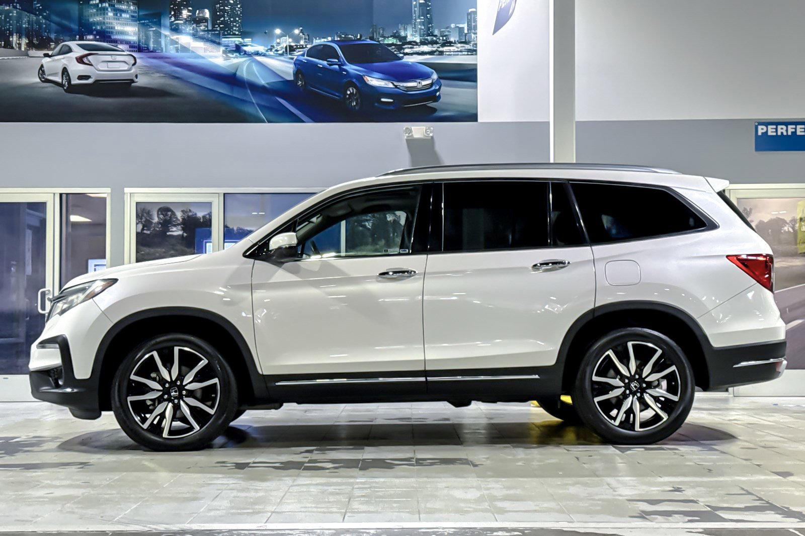 2020 Honda Pilot Touring photo 2