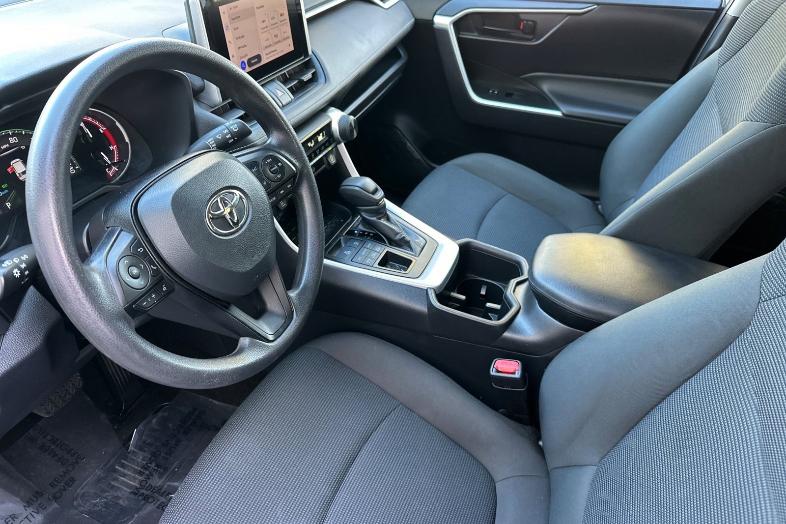 2023 Toyota RAV4 LE photo 4