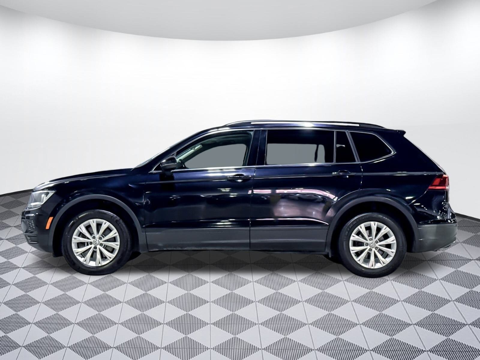 2019 Volkswagen Tiguan SE photo 2