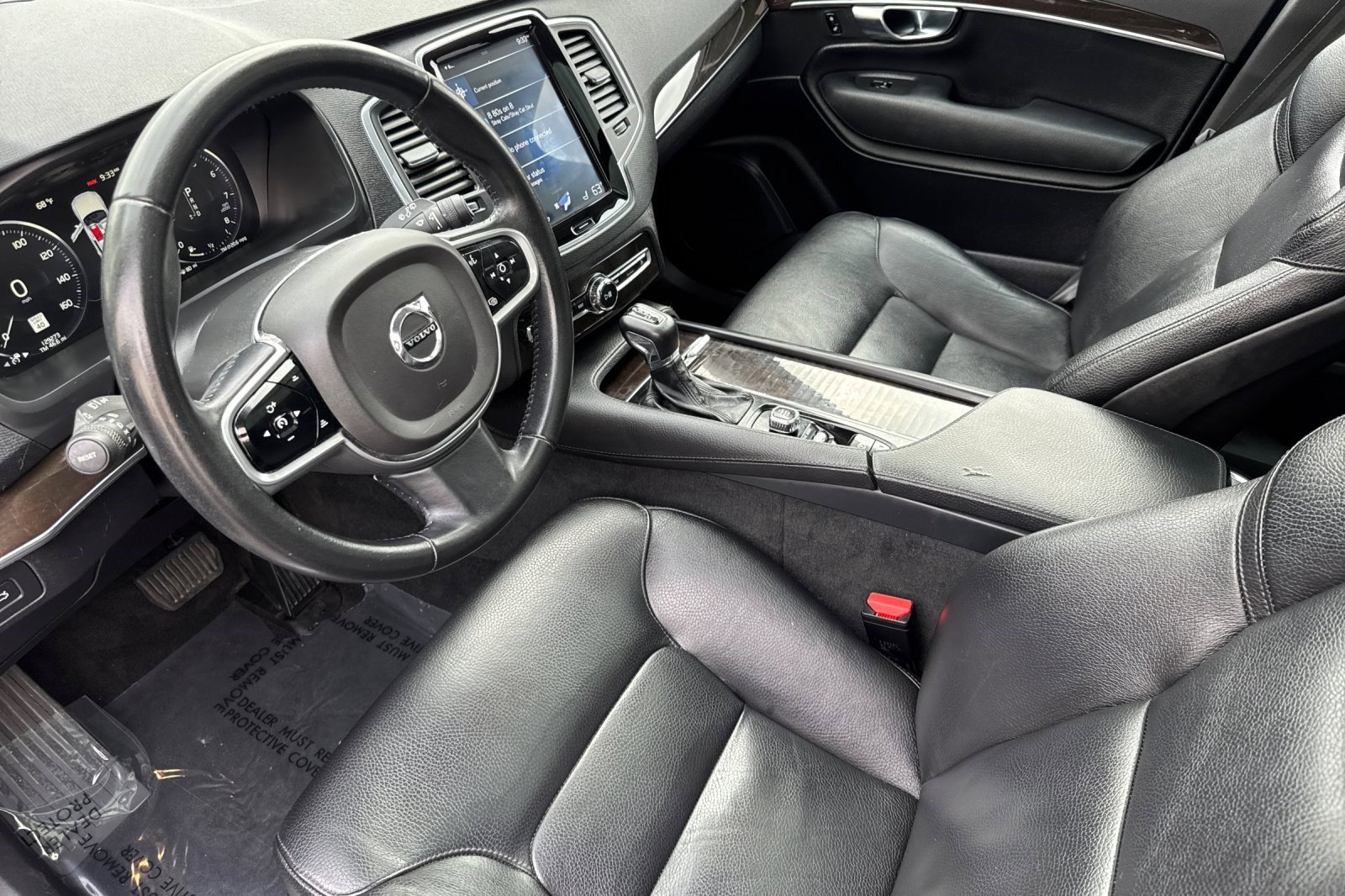2018 Volvo XC90 T6 AWD Momentum photo 4
