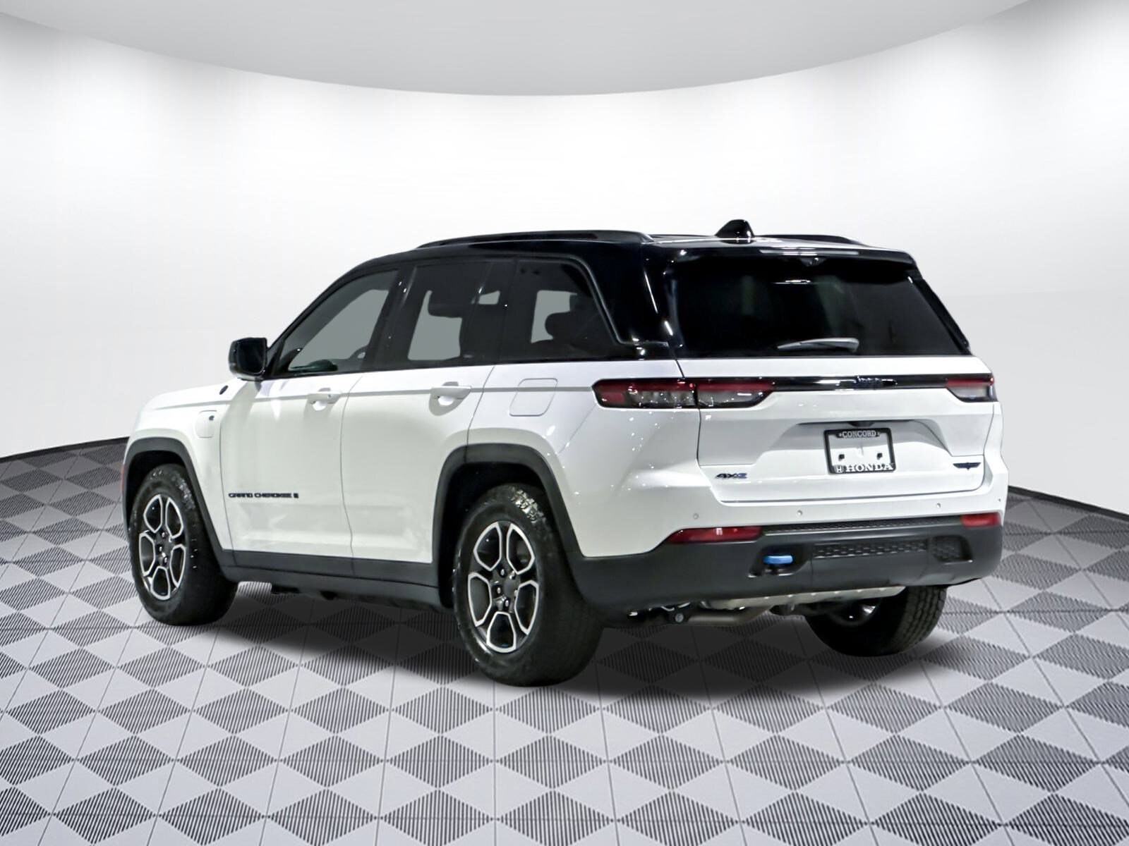 2023 Jeep Cherokee Trailhawk photo 4