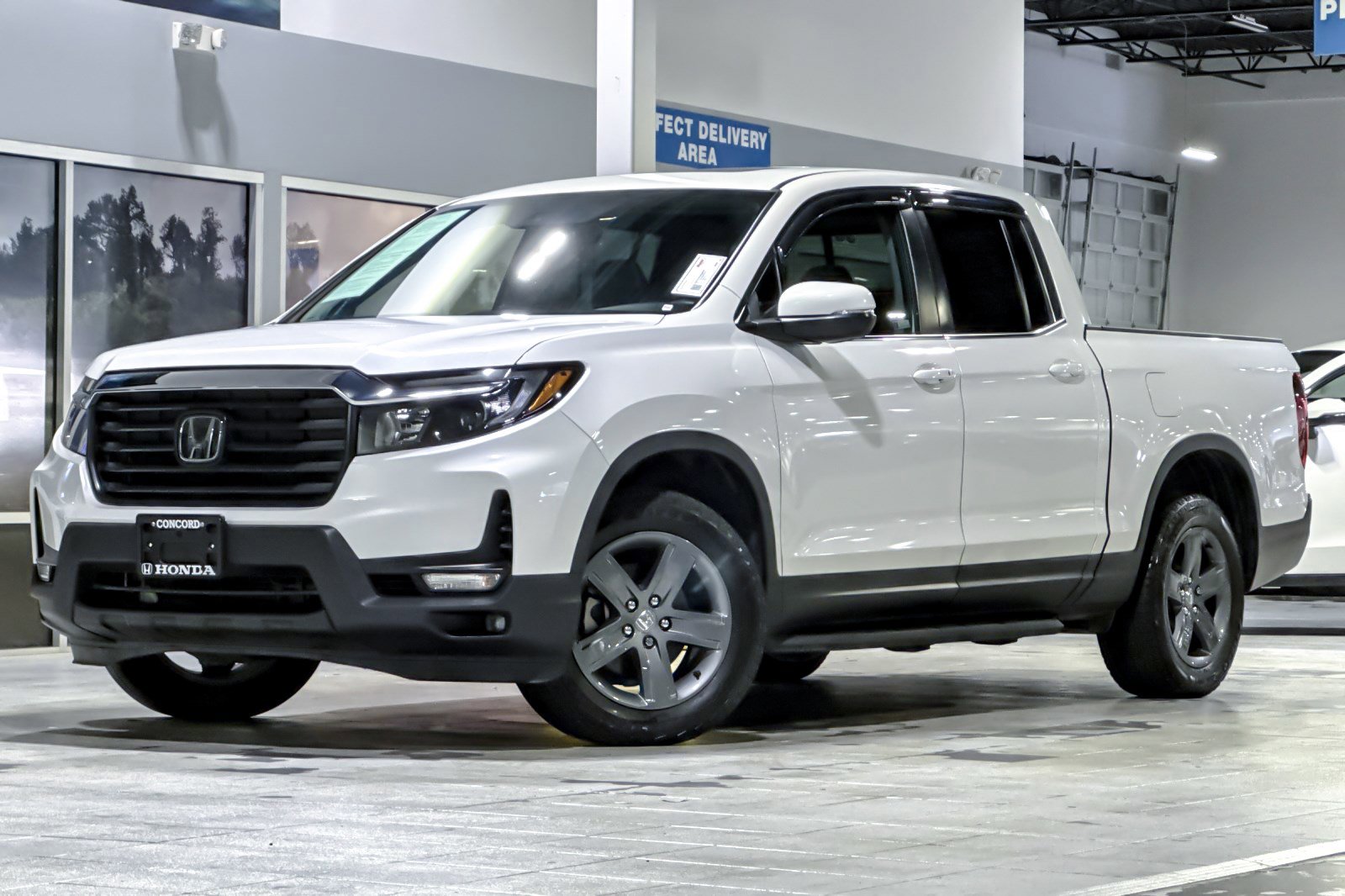 2023 Honda Ridgeline RTL photo 2