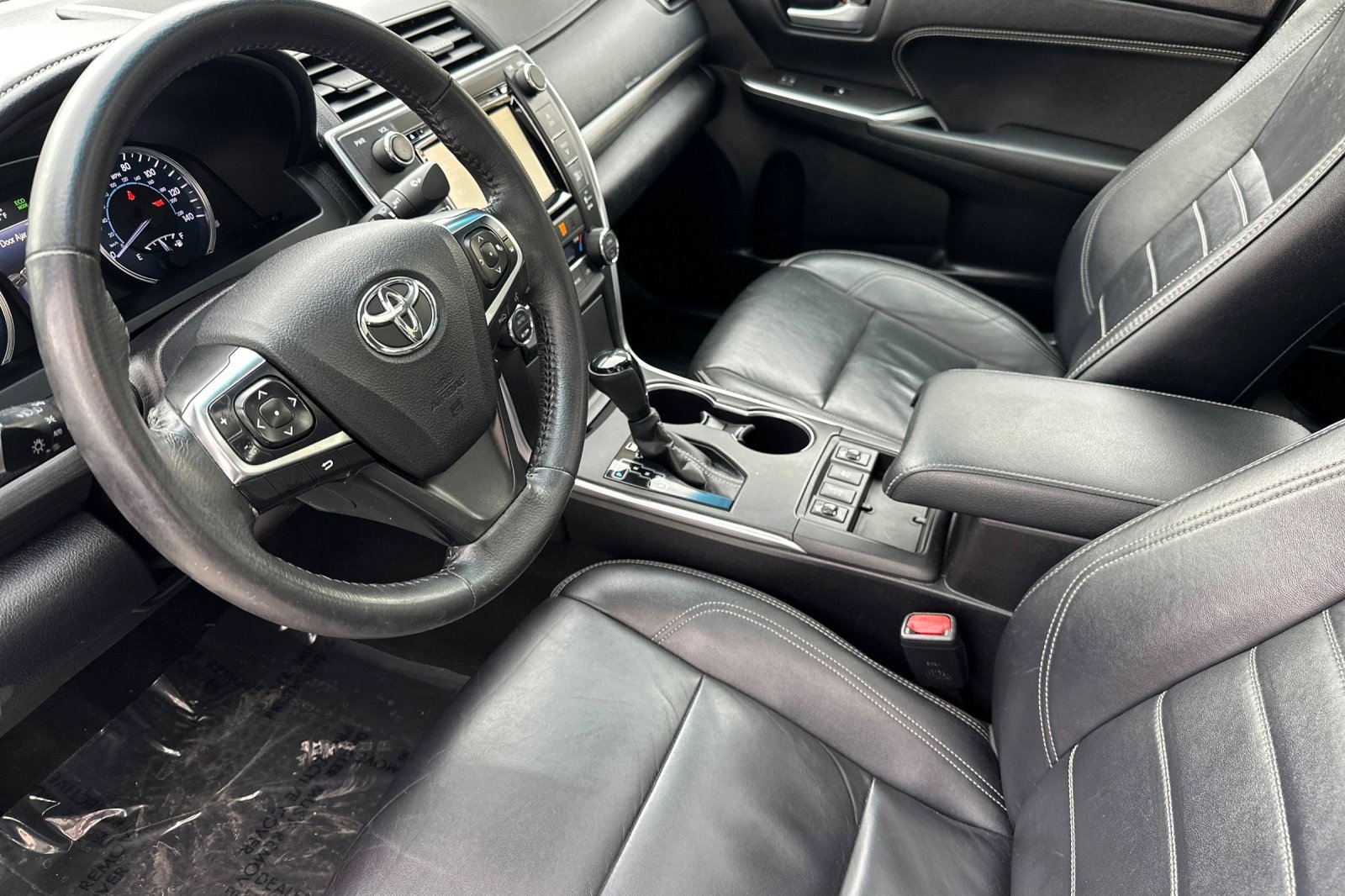 2017 Toyota Camry Hybrid XLE photo 4