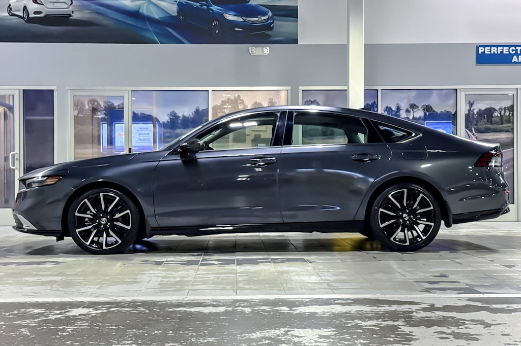 Used 2023 Honda Accord Hybrid Touring w/BSI Sedan
