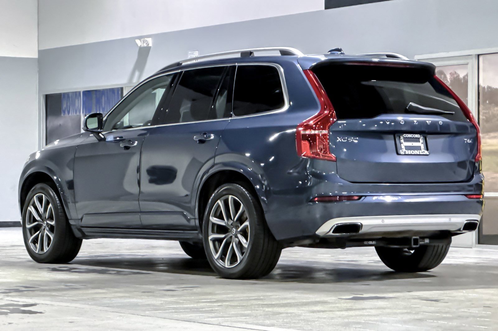 2018 Volvo XC90 T6 AWD Momentum photo 3