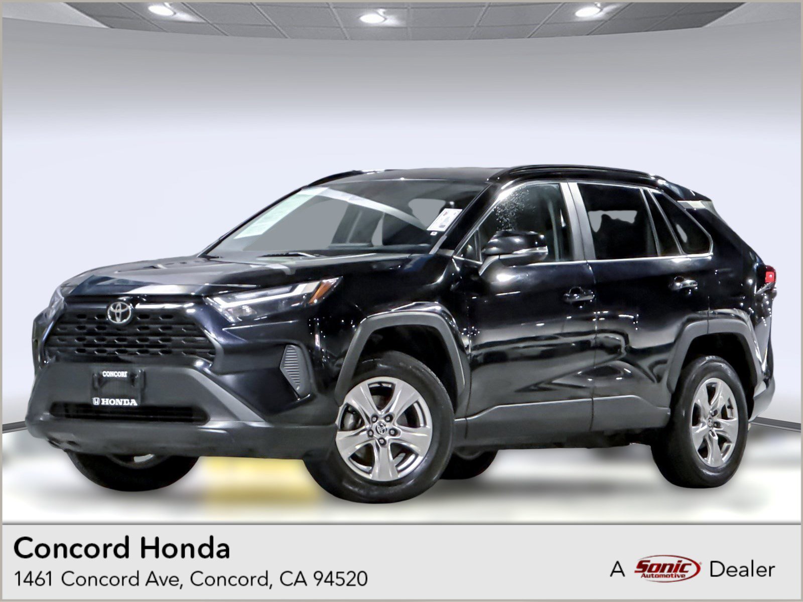 2022 Toyota RAV4 XLE photo 2