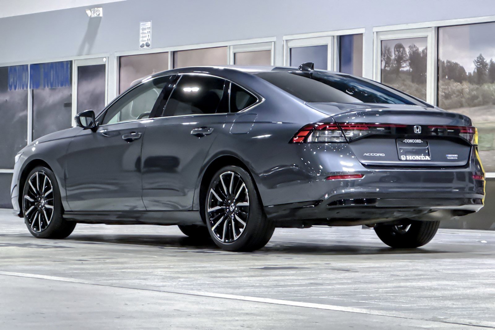 2024 Honda Accord Hybrid Touring photo 2