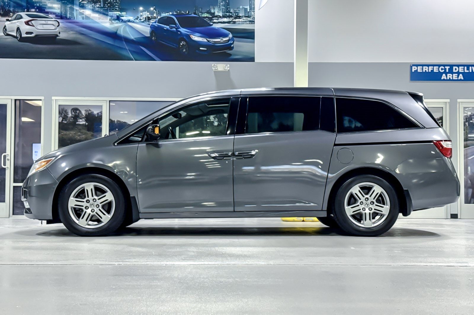 Used 2013 Honda Odyssey Touring Elite with VIN 5FNRL5H98DB030787 for sale in Concord, CA