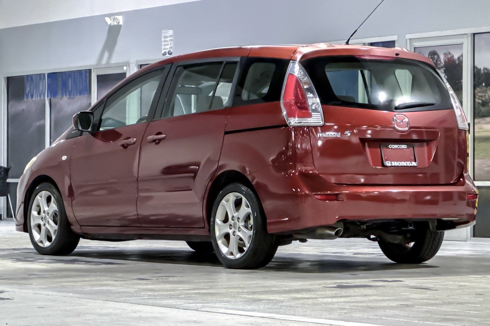 2009 Mazda Mazda5 Sport photo 2