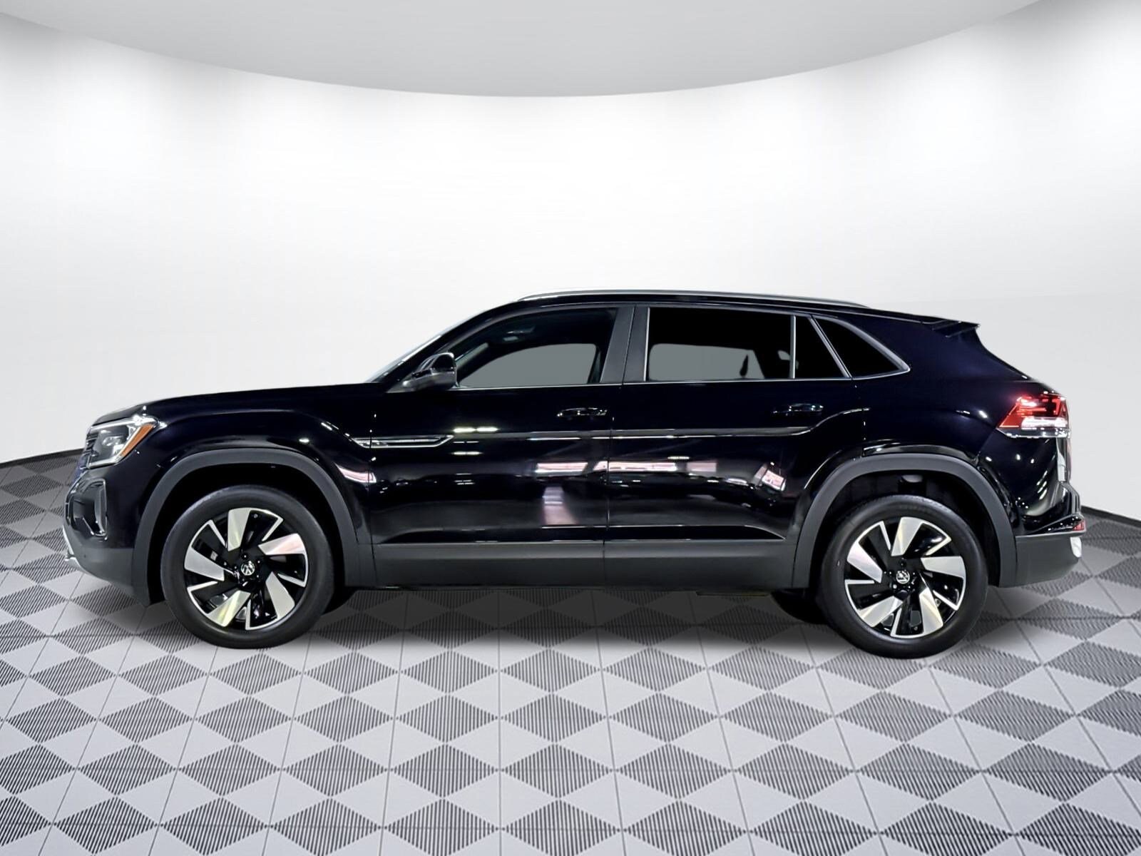 2024 Volkswagen Atlas Cross Sport SE Technology photo 2
