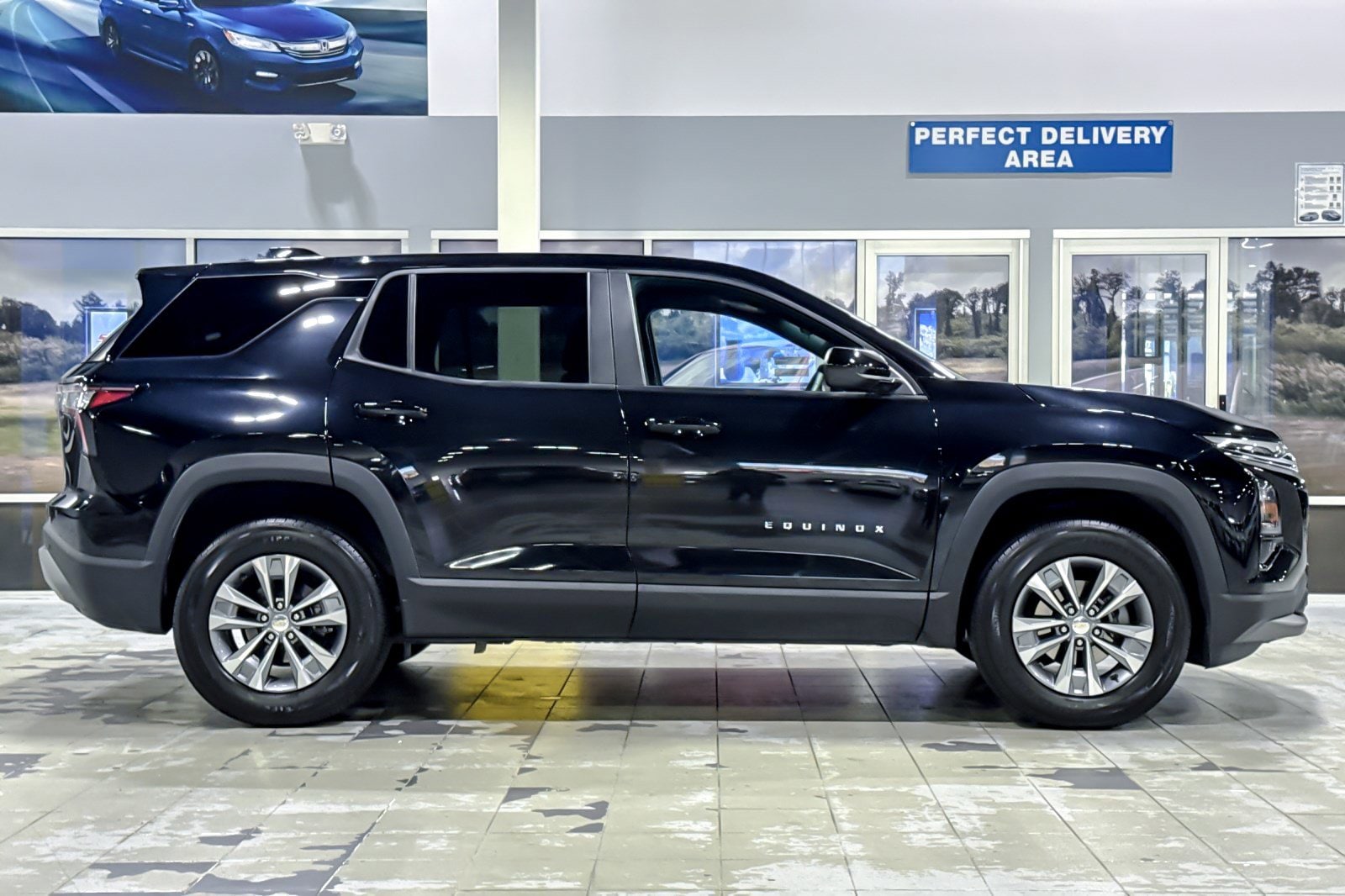 2025 Chevrolet Equinox LT photo 3