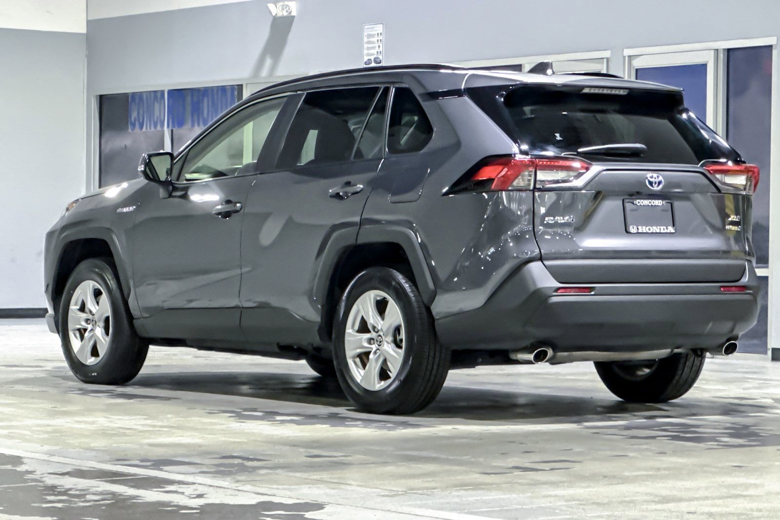 2021 Toyota RAV4 Hybrid XLE photo 2