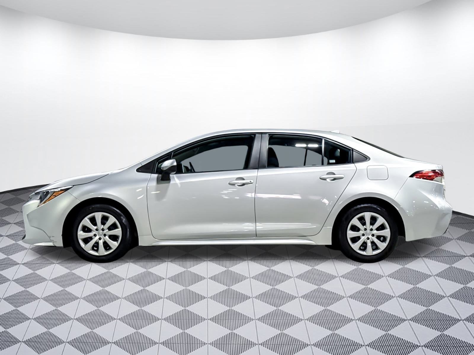 Used 2022 Toyota Corolla LE with VIN 5YFEPMAE2NP341965 for sale in Kansas City
