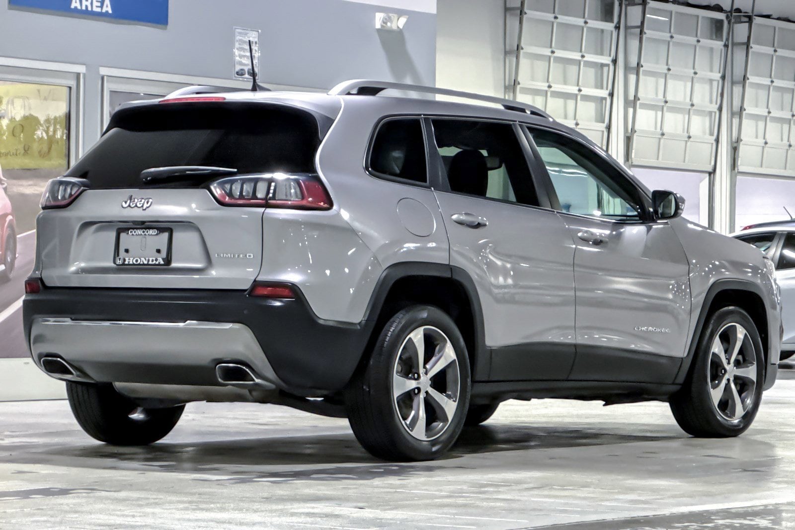 2019 Jeep Cherokee Limited FWD photo 3