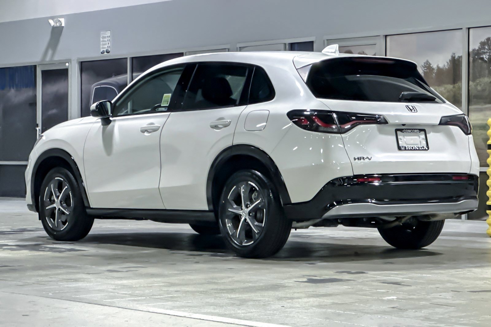 2024 Honda HR-V EX-L w/BSI photo 2