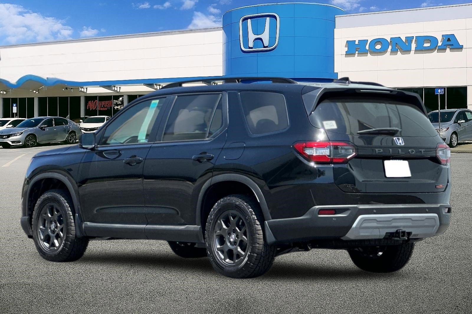 2025 Honda Pilot TrailSport photo 3