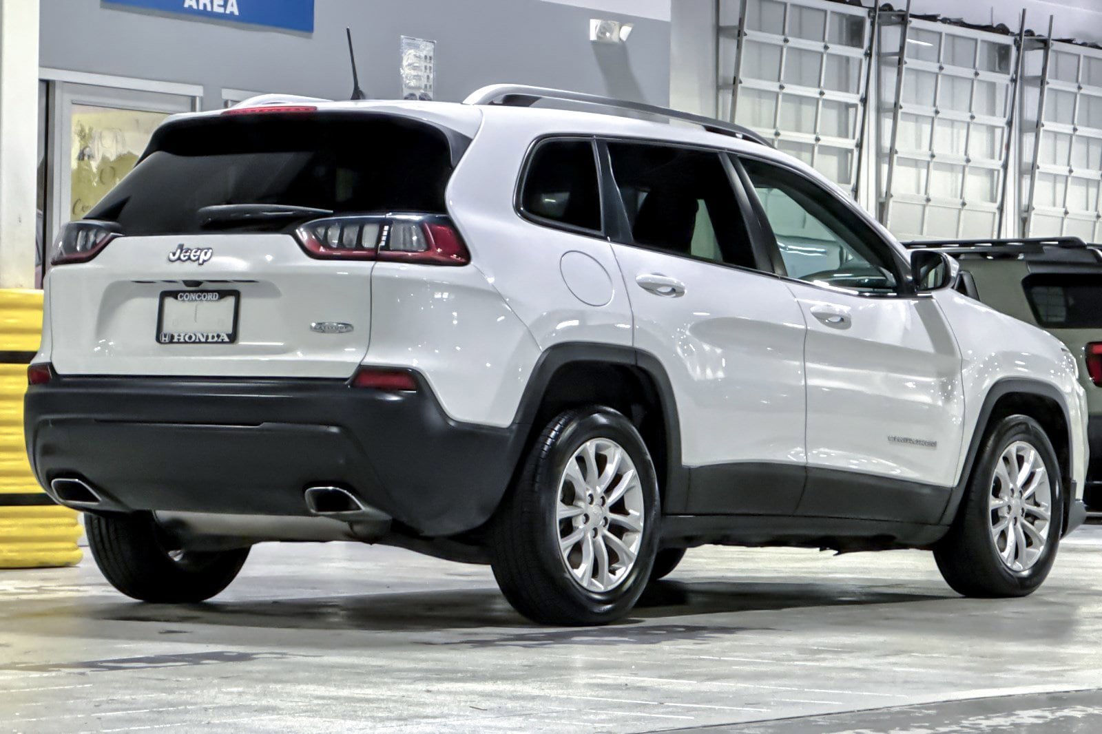 2019 Jeep Cherokee Latitude FWD photo 3