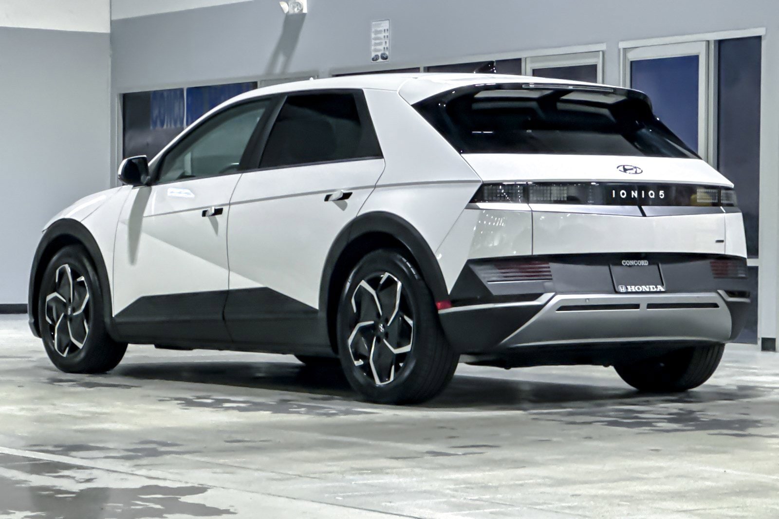 2023 Hyundai IONIQ 5 SE photo 2