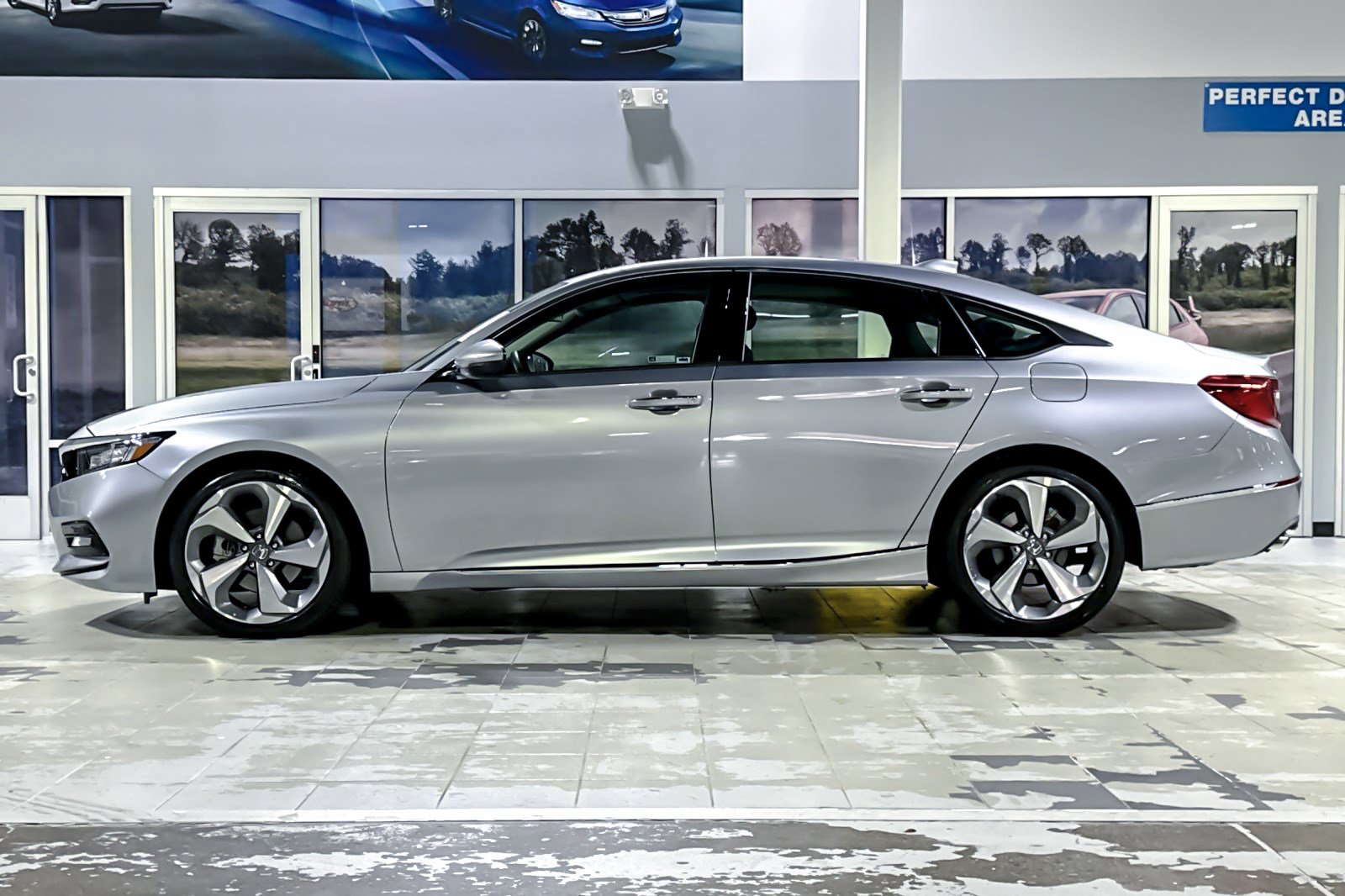 2020 Honda Accord Touring 2.0T photo 2