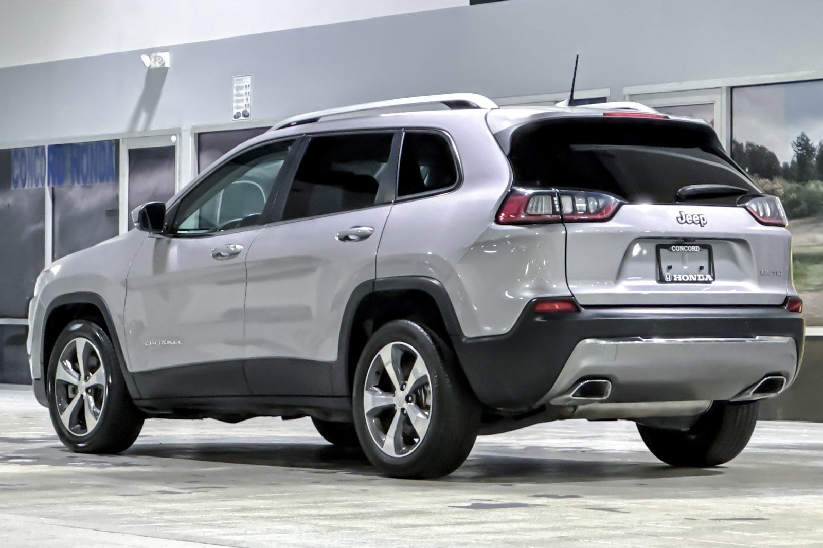 2019 Jeep Cherokee Limited FWD photo 2