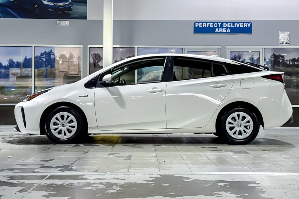 Used 2022 Toyota Prius LE Hatchback