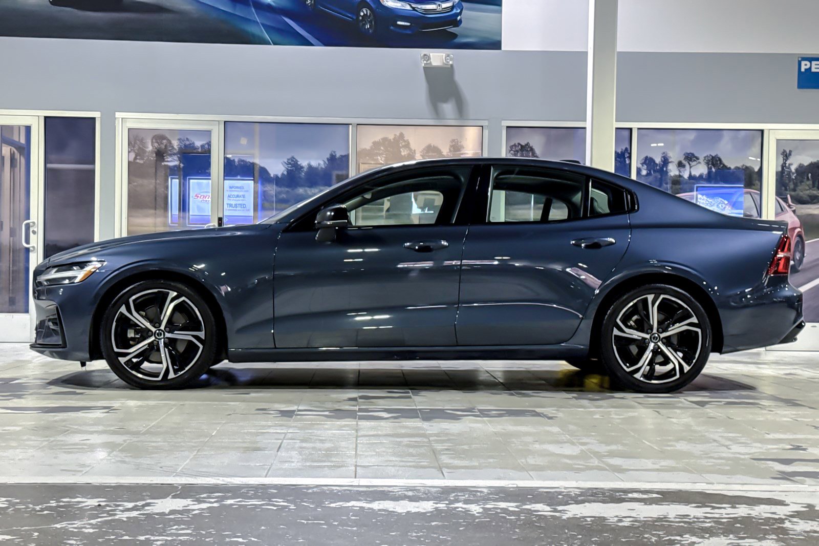 2024 Volvo S60 B5 Core photo 2
