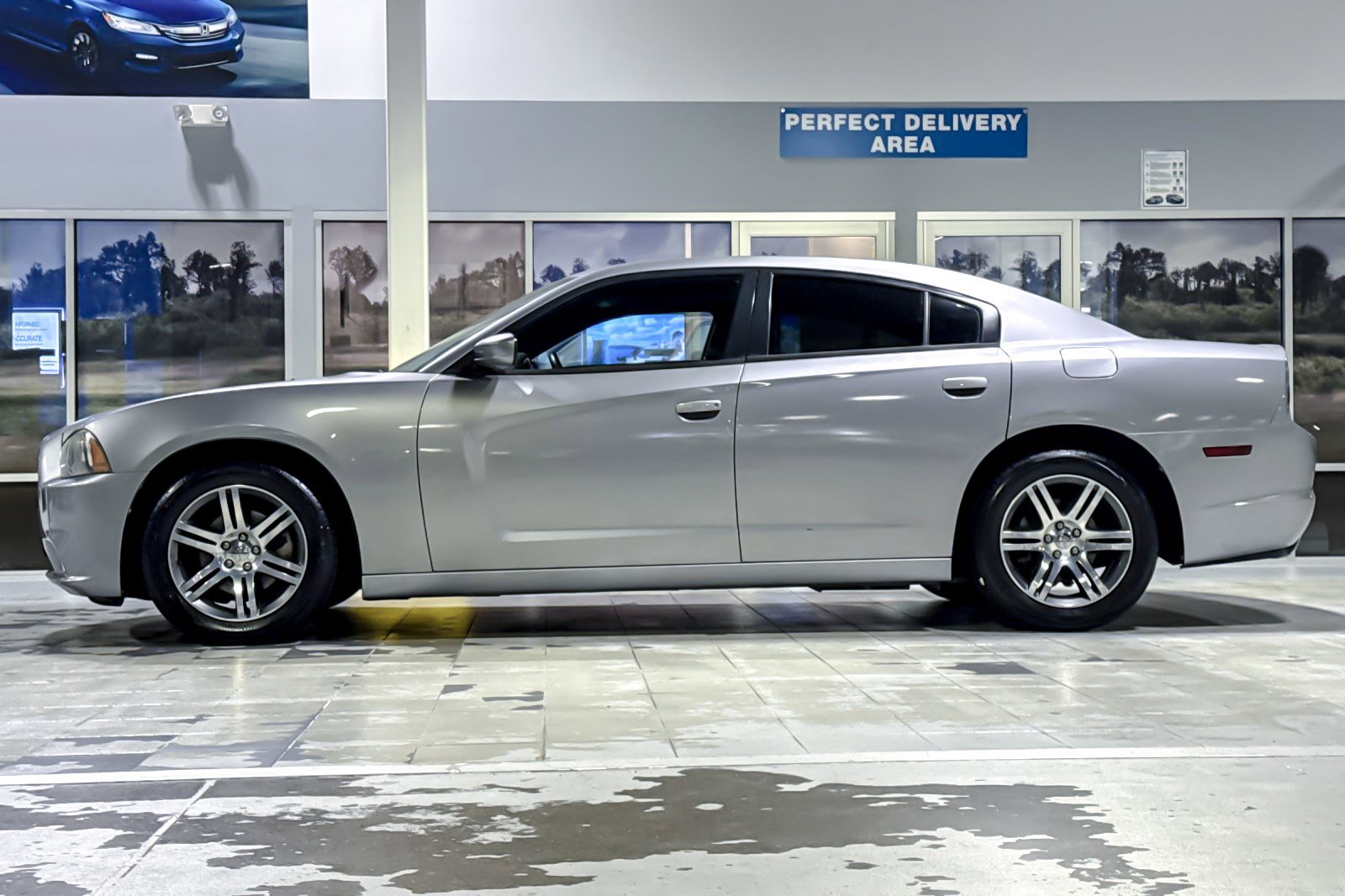 2014 Dodge Charger SE photo 2