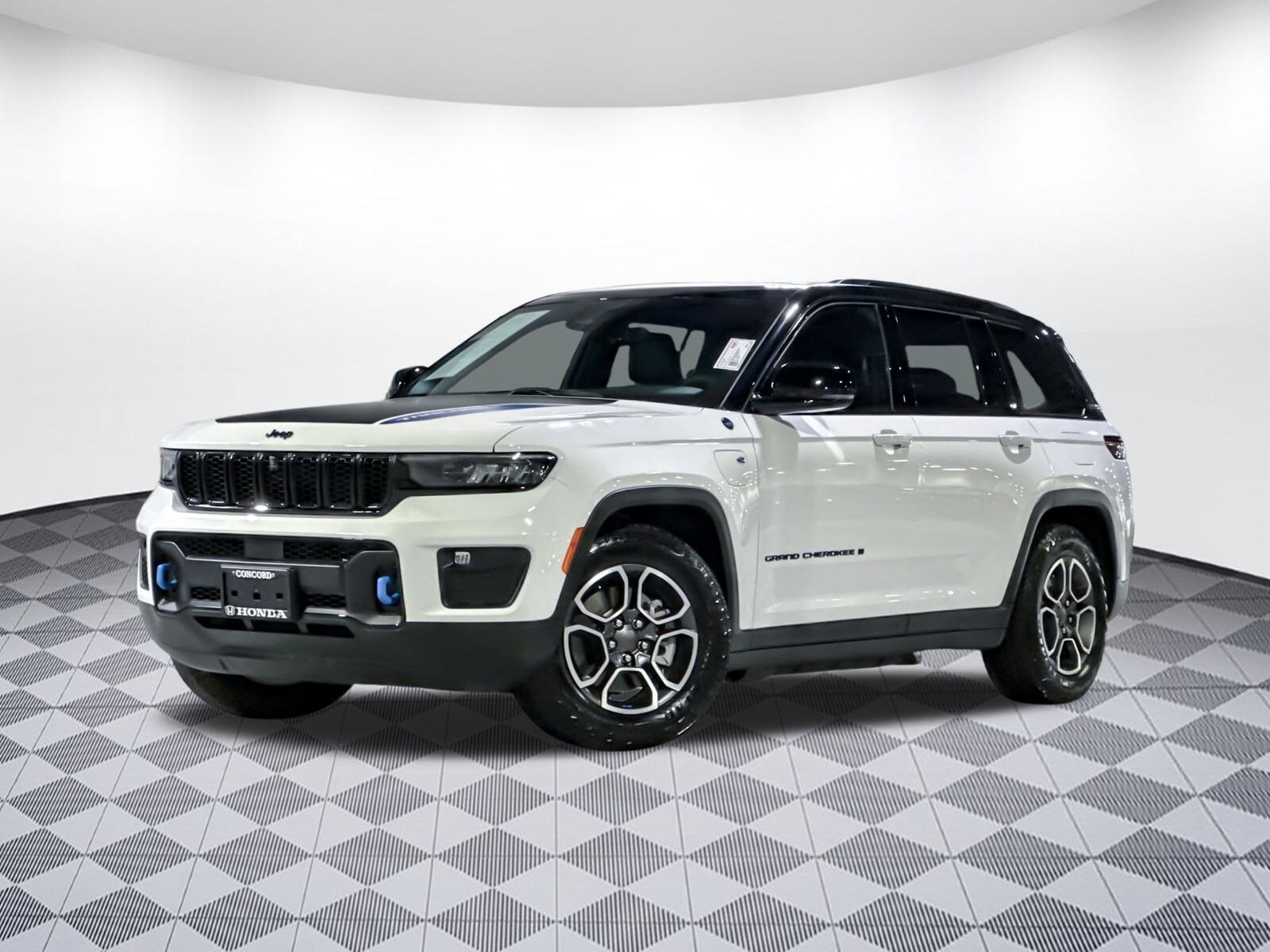 2023 Jeep Cherokee Trailhawk photo 3
