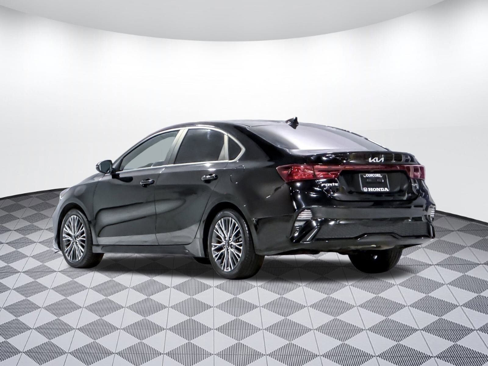 2023 Kia Forte GT-Line photo 4