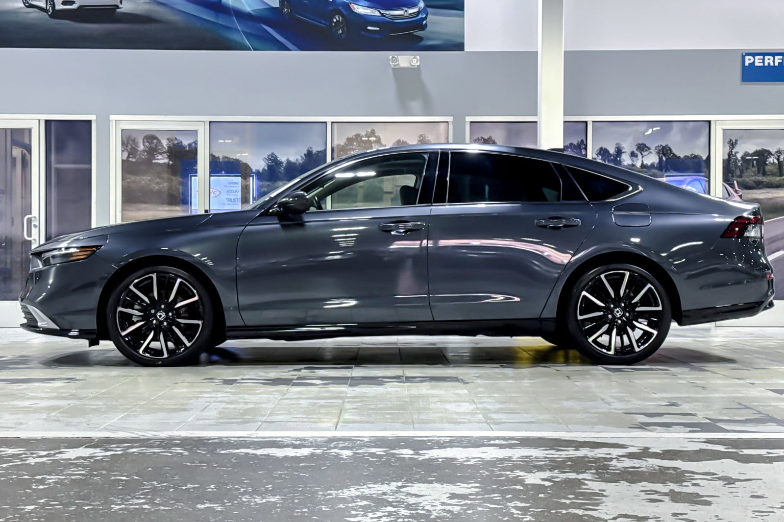 2024 Honda Accord Hybrid Touring photo 2