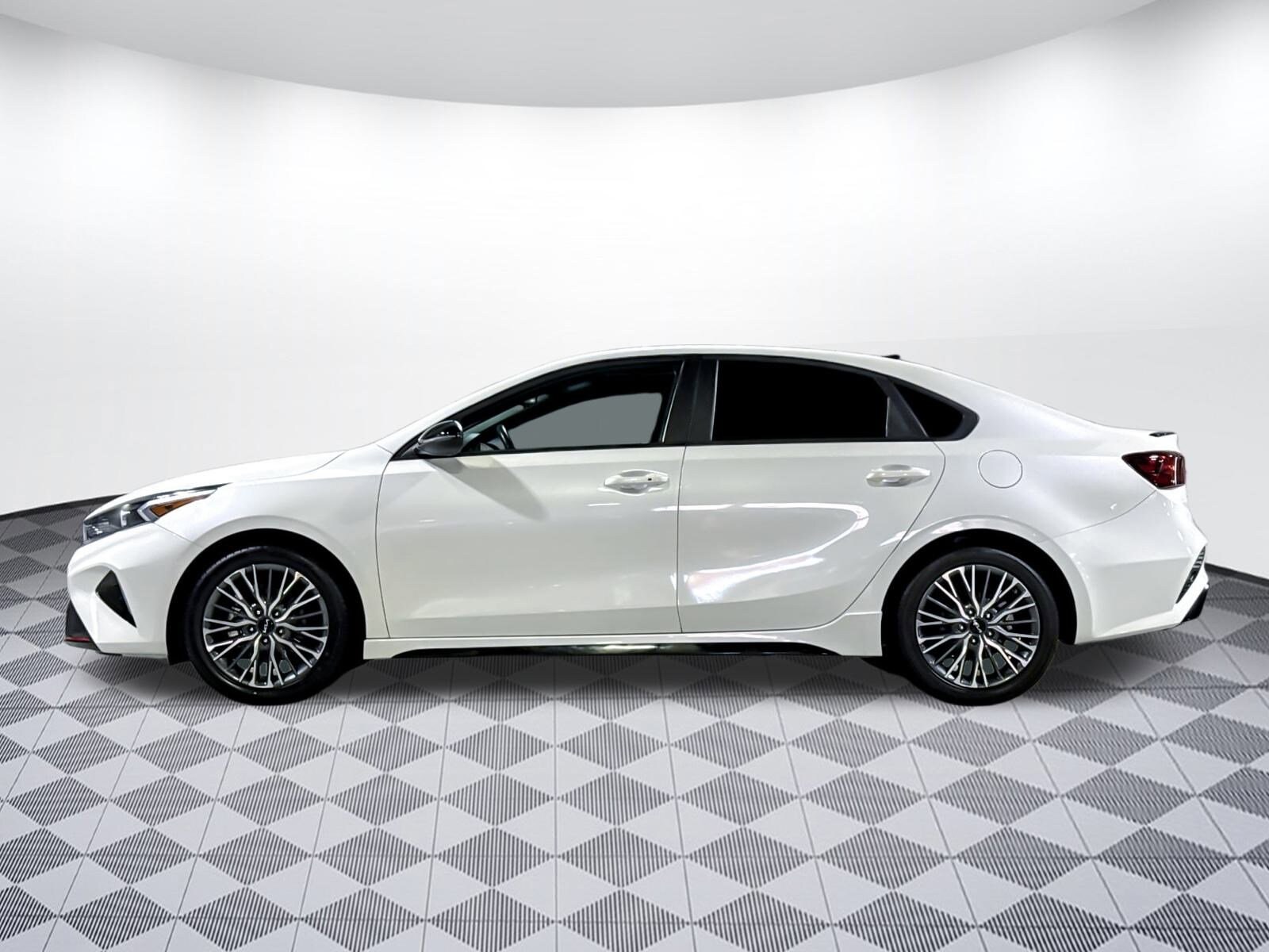2023 Kia Forte GT-Line photo 2