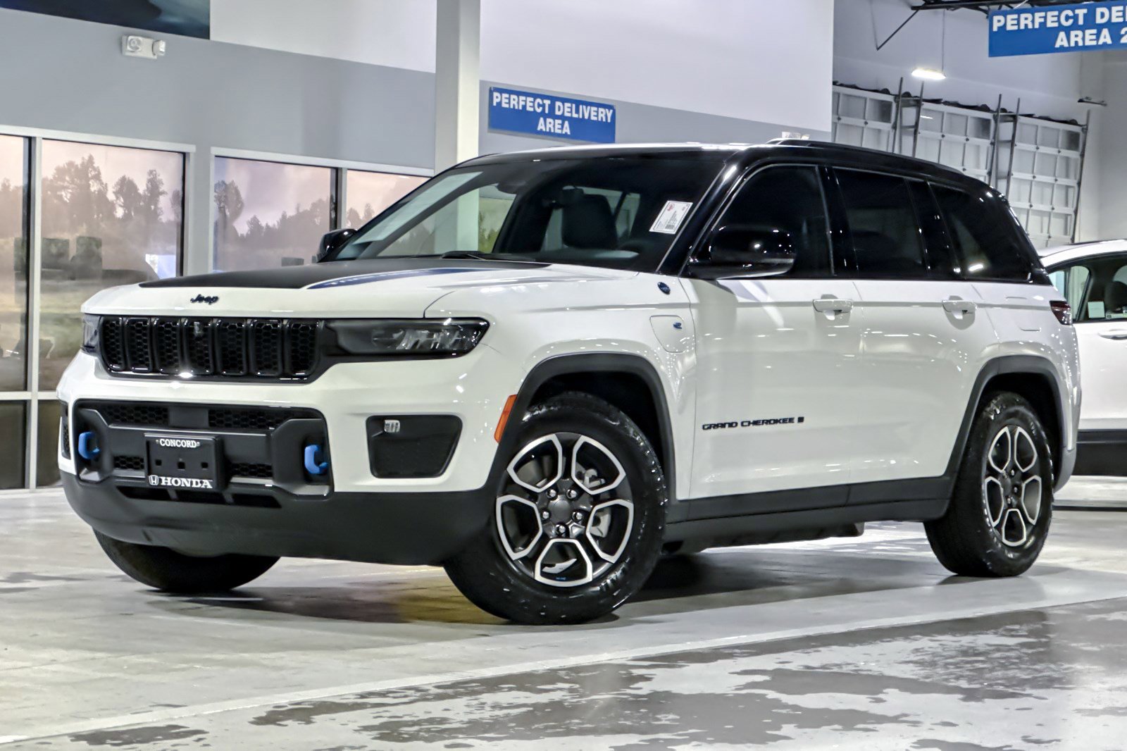 2023 Jeep Cherokee Trailhawk photo 3