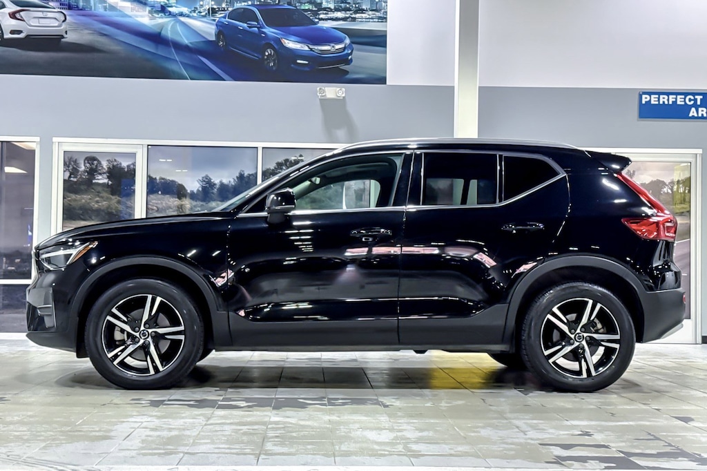 Used 2024 Volvo XC40 B5 Core Bright SUV