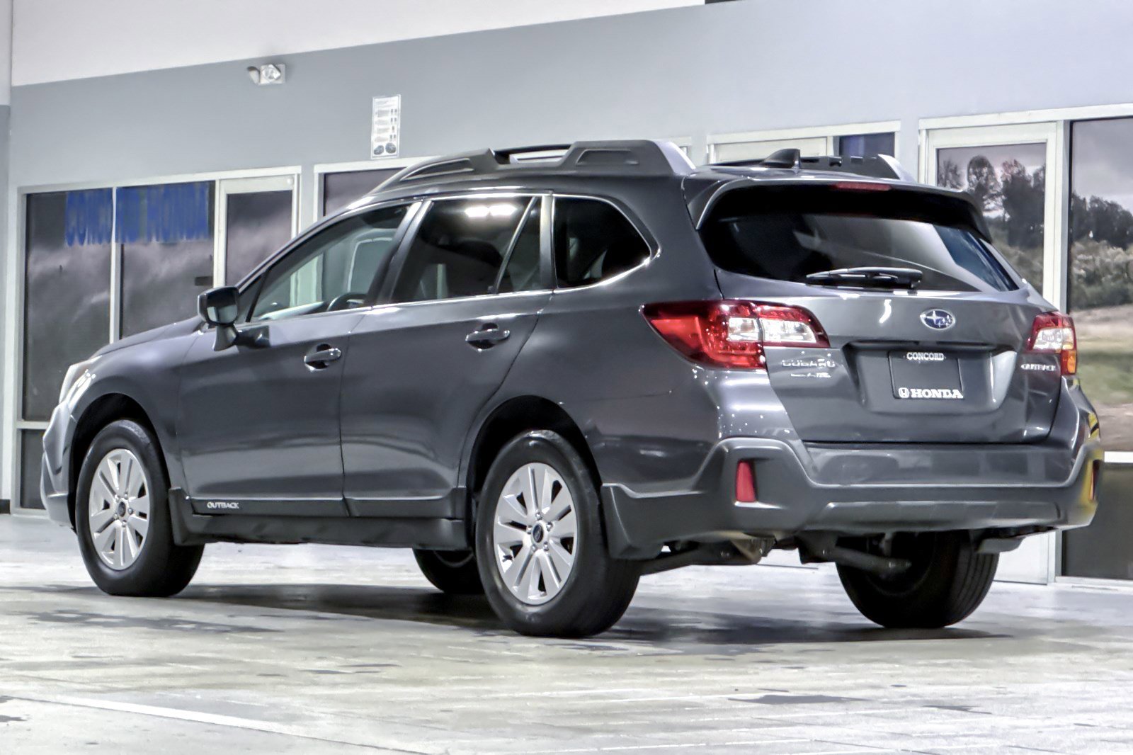 2019 Subaru Outback 2.5i Premium photo 2